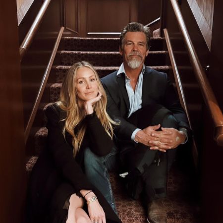 Josh and Kathryn Brolin are posing for the picture on mini stairs.